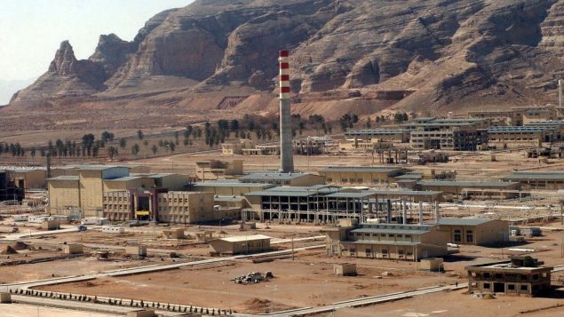 منشأة نووية إيرانية بالقرب من اصفهان، 30 مارس 2005 (AP/Vahid Salemi)