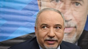 قائد حزب ’يسرائيل بيتينو’ افيغادور ليبرمان خلال مؤتمر صحفي في اعقاب حل الكنيست، في تل ابيب، 30 مايو  2019 (Flash90)