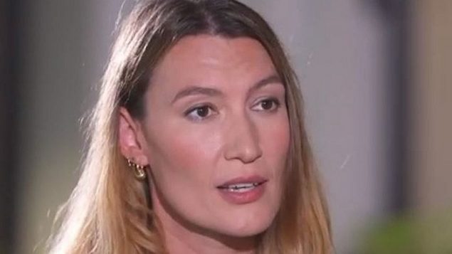 ستيلا بين بشناك، وكيلة شركة ’بلاك كيوب’ التي خدعت الممثلة الامريكية روز مكغاون، احدى متهمات هارفي واينستين، بمحاولة لاخماد الادعاءات حول التحرش الجنسي (Screencapture/Channel 12)