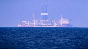 سفينة التنقيب ’فاتح’، التي ارسلتها تركيا للتنقيب عن النفط والغاز في مياه تعتبر منطقة اقتصادية خالصة قبرصية، 24 يونيو 2019 (AFP)