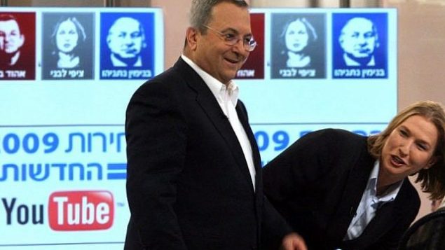 إيهود براك وتسيبي ليفني في صورة لهما من عام 2009. 
( Gil Yohanan/Flash90)