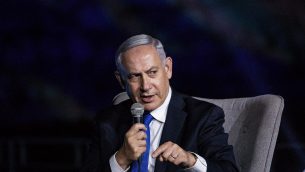 رئيس الوزراء بنيامين نتنياهو يتحدث خلال مؤتمر لصحيفة ’يسرائيل هايوم’ في القدس، 27 يونيو 2019 (Aharon Krohn/Flash90)