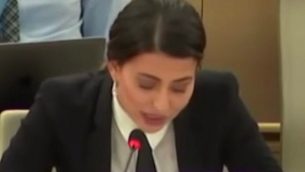 ملكة جمال العراق سابقا، سارة عيدان، خلال حديث لها أمام مجلس حقوق الانسان التابع للأمم المتحدة في 2 يوليو، 2015 في جنيف. (Screen capture: YouTube)
