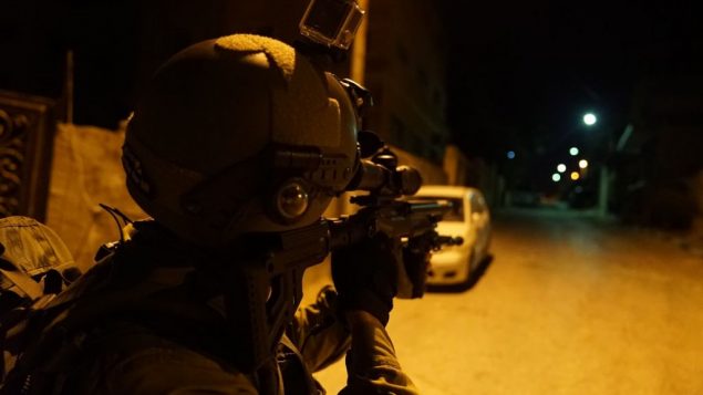 صورة توضيحية: جندي اسرائيلي خلال عملية في الضفة الغربية عام 2018 (Israel Defense Forces)