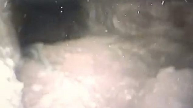 داخل نفق عابر للحدود من قطاع غزة إلى داخل إسرائيل اكشتفه الجيش الإسرائيلي، 8 يوليو، 2019. (Israel Defense Forces)