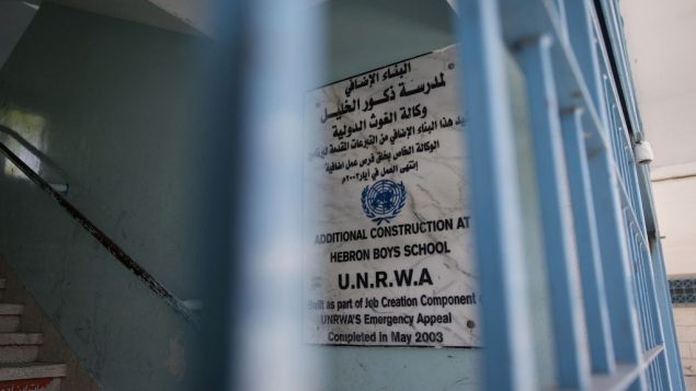 قسم مغلق من مدرسة تابعة للاونروا في الخليل، 26 مايو 2019 (AP Photo/Nasser Nasser) قسم مغلق من مدرسة تابعة للاونروا في الخليل، 26 مايو 2019 (AP Photo/Nasser Nasser)