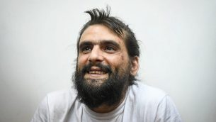 مؤسس شبكة ’تيليغراس’ عاموس دوف سيلفر يمثل امام محكمة الصلح في ريشون لتسيون لتمديد اعتقاله، 18 اغسطس 2019 (Avi Dishi/Flash90)