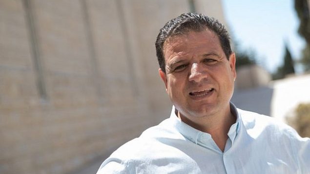 عضو الكنيست أيمن عودة، زعيم ’القائمة المشتركة’، خارج مبنى المحكمة العليا في القدس، 22 أغسطس، 2019.  (Yonatan Sindel/Flash90)