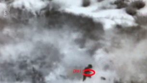 لقطة شاشة من مقطع فيديو نشره الجيش الإسرائيلي يوثق محاولة تسلل أربعة فلسطينيين عبر حدود غزة إلى داخل الأراضي الإسرائيلي، 17 أغسطس، 2019. (الجيش الإسرائيلي) لقطة شاشة من مقطع فيديو نشره الجيش الإسرائيلي يوثق محاولة تسلل أربعة فلسطينيين عبر حدود غزة إلى داخل الأراضي الإسرائيلي، 17 أغسطس، 2019. (الجيش الإسرائيلي)