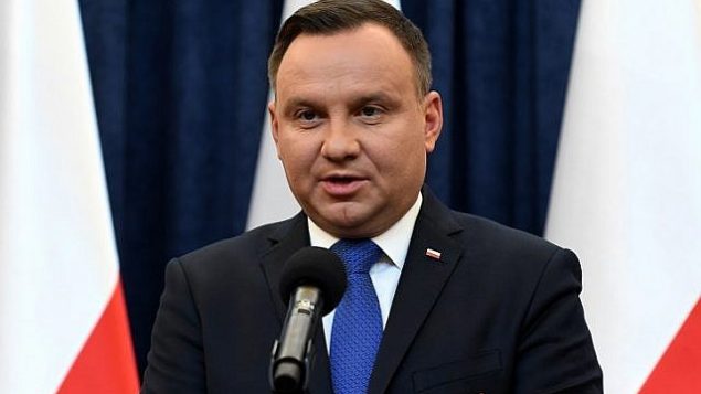 الرئيس البولندي أندريه دودا يعقد مؤتمرا صحفيا في 6 فبراير، 2018، في وارسو. (AFP/Janek Skarzynski)