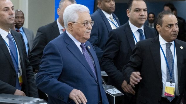 رئيس السلطة الفلسطينية محمود عباس يصل المؤتمر السنوي للجمعية العامة للأمم المتحدة في مقر المنظمة في نيويورك، 24 سبتمبر، 2019 (Craig Ruttle/AP)