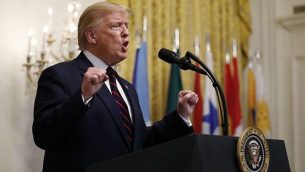 الرئيس الأمريكي دونالد ترامب يتحدث خلال حفل بمناسبة شهر التراث اللاتيني في الغرفة الشرقية للبيت الأبيض في واشنطن، 27 سبتمبر، 2019.  (AP Photo/Carolyn Kaster)