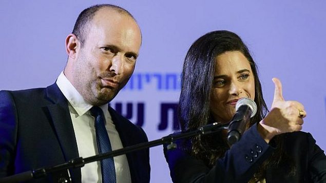 نفتالي بينيت وأييليت شاكيد خلال مؤتمر صحفي في رمات غان، 21 يوليو، 2019.  (Photo: Tomer Neuberg/Flash90)