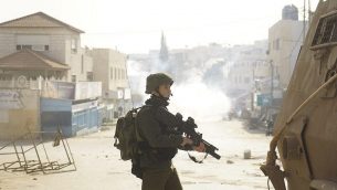 صورة توضيحية: قوات إسرائيلية تعمل في منطقة جنين في 3 فبراير، 2018، في إطار عمليات بحث عن أحمد جرار، المشتبه به في قتل الحاخام رازيئل شيفاح. (Israel Defense Forces)