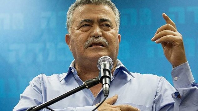 رئيس حزب العمل، عمير بيرتس، في افتتاح مقر الحزب الانتخابي في تل أبيبن 24 يوليو، 2019. (Yonatan Sindel/Flash90) رئيس حزب العمل، عمير بيرتس، في افتتاح مقر الحزب الانتخابي في تل أبيبن 24 يوليو، 2019. (Yonatan Sindel/Flash90)