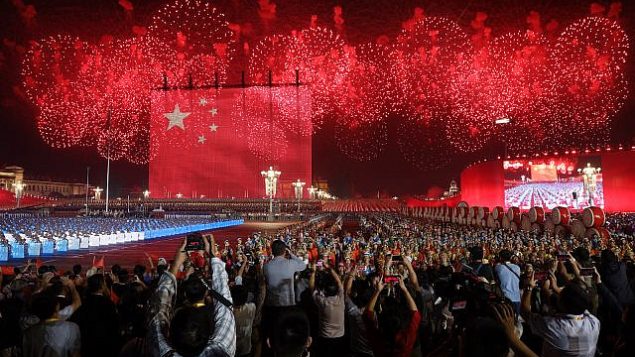 الصين تحتفل بالذكرى ال70 لتأسيس جمهورية الصين الشعبية في ساحة تيانانمن، 1 أكتوبر، 2019.  (AP Photo/Ng Han Guan)