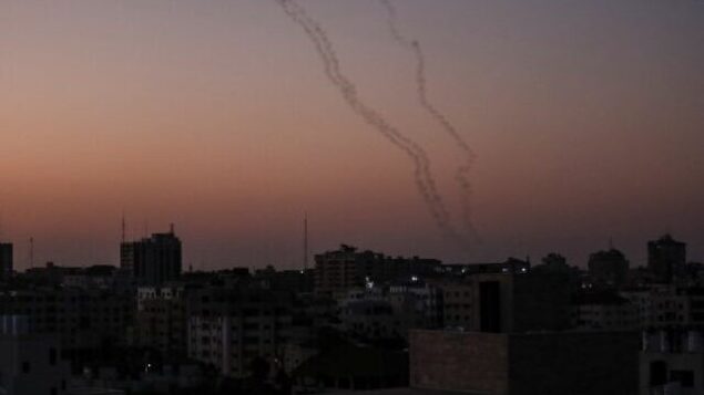 صواريخ فلسطينية تطلق من غزة، 12 نوفمبر 2019. (MAHMUD HAMS / AFP)