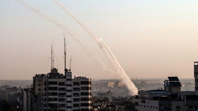 إطلاق صواريخ فلسطينية من مدينة غزة، 12 نوفمبر 2019. (BASHAR TALEB/ AFP)