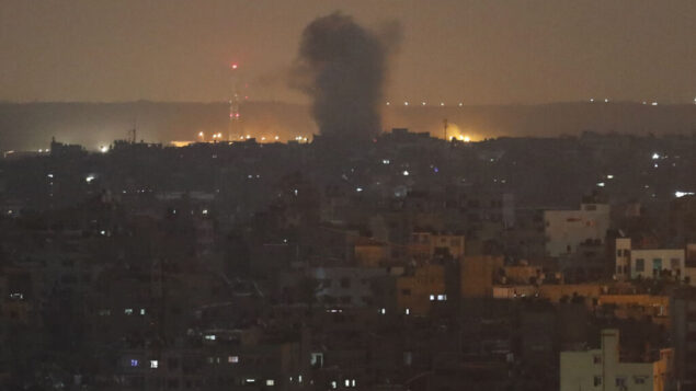 صورة توضيحية: انفجار ناتج عن غارات جوية إسرائيلية في مدينة غزة، 14 نوفمبر 2019. (Adel Hana/AP)