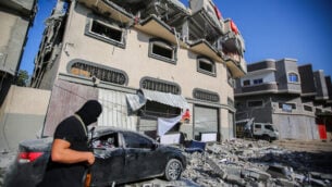 منزل القيادي في حركة ’الجهاد الإسلامي’ الفلسطينية، بهاء أبو العطا، بعد قصفه في غارة إسرائيلية في مدينة غزة، 12 نوفمبر، 2019.  (Hassan Jedi/Flash90)