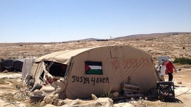 خيمة في قرية سوسيا، 19 يوليو، 2015. (Elhanan Miller/Times of Israel)