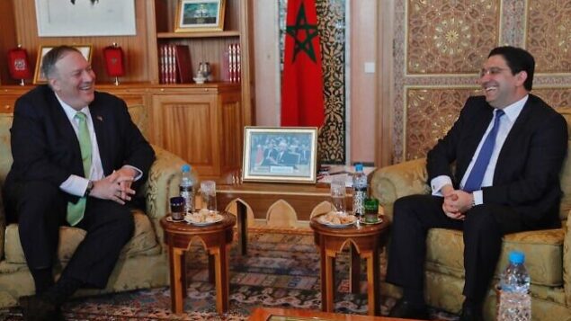 وزير الخارجية الأمريكي، مايك بومبيو، يتلقي بنظيره المغربي، ناصر بوريطة (يمين)، خلال زيارته إلى الرباط في 5 ديسمبر، 2019.  (AFP)