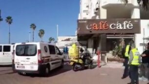 لقطة شاشة من مقطع فيديو يظهر ساحة جريمة قتل مشتبه بها في بات يام، 16 ديسمبر 2019. (Channel 12 News)
