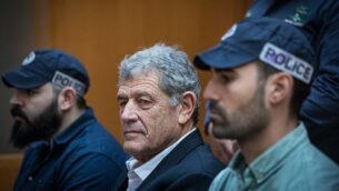 رجل الأعمال الإسرائيلي ميكي غانور، المعتقل في قضية الغواصات المسماة "القضية 3000"، خلال جلسة في المحكمة العليا بالقدس، 22 مارس، 2019. (Yonatan Sindel/Flash90)