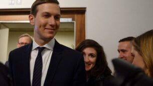 المستشار الكبير للبيت الأبيض، جاريد كوشنر، في منتدى الاقتصاد العالمي في دافوس، 21 يناير، 2020.  (Photo by JIM WATSON / AFP)
