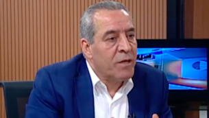 حسين الشيخ، مسؤول مقرب من رئيس السلطة الفلسطينية محمود عباس، يتحدث مع تلفزيون فلسطين، القناة الرسمية للسلطة الفلسطينية. (Screenshot: Palestine TV)