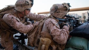 قوات المارينز الأمريكية تعزز مجمع السفارة الامريكية في بغداد، 1 يناير 2020. (US Marine Corps/Sgt. Kyle C. Talbot)