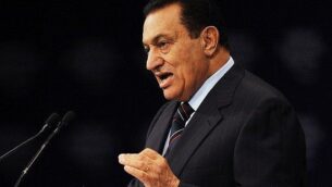 الرئيس المصري حسني مبارك يتحدث خلال كلمة ألقاها أمام المنتدى الاقتصادي العالمي حول الشرق الأوسط في مركز شرم الشيخ الدولي للمؤتمرات، 18 مايو 2008. (AFP Photo / Mandel Ngan)