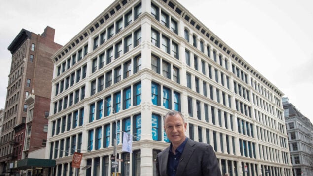 إيرل مارغاليت خارج مركز الأمن السيبراني Margalit Startup City / JVP، وهو مشروع مشترك مع مدينة نيويورك، 3 فبراير 2020. (courtesy/Shahar Azran)