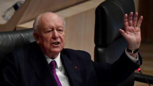 رئيس بلدية مرسيليا جان كلود جودان يترأس مجلس مدينة، 27 يناير 2020، في قاعة مدينة مرسيليا. (GERARD JULIEN / AFP)