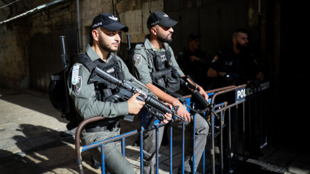 صورة توضيحية: قوات الامن في ساحة هجوم طعن في القدس القديمة، 26 سبتمبر 2019 (Noam Revkin Fenton/Flash90)