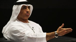 السفير الإماراتي لدى الولايات المتحدة يوسف العتيبة في حدث مع رئيس مجلس النواب الأمريكي آنذاك بول ريان، في أكاديمية الإمارات الدبلوماسية، في أبو ظبي، الإمارات العربية المتحدة، 25 يناير 2018. (AP Photo / Jon Gambrell)