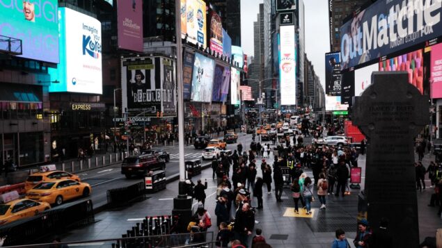 ساحة تايمز سكوير في نيويورك، 12 مارس 2020 (SPENCER PLATT / GETTY IMAGES NORTH AMERICA / AFP) ساحة تايمز سكوير في نيويورك، 12 مارس 2020 (SPENCER PLATT / GETTY IMAGES NORTH AMERICA / AFP)