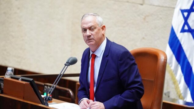 بيني غانتس في الكنيست في 26 مارس 2020 ، قبل انتخابه رئيسًا للكنيست. (Knesset)