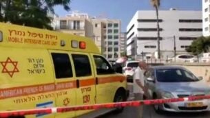 لقطة شاشة من مقطع فيديو للموقع الذي أعلن فيها عن وفاة رجل بعد العثور عليه فاقدا للوعي داخل سيارته في خضم موجة حر، 18 مايو، 2020. (Channel 12 news)