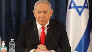 رئيس الوزراء بنيامين نتنياهو يترأس الجلسة الأسبوعية للحكومة في القدس، 7 يونيو، 2020. (Menahem KAHANA / AFP)