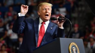 الرئيس الأمريكي دونالد ترامب يتحدث في تجمع انتخابي في تولسا، أوكلاهوما، 20 يونيو 2020 (NICHOLAS KAMM / AFP)