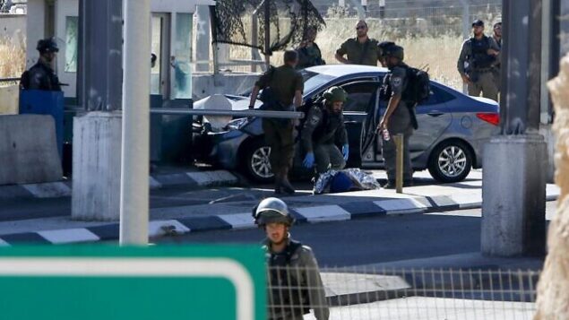 موقع محاولة هجوم الدهس عند حاجز قرب أبو ديس، شرقي القدس، 23 يونيو، 2020. (Musa Al SHAER/AFP)
