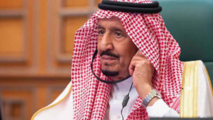 الملك السعودي سلمان في الرياض، المملكة العربية السعودية، 26 مارس 2020. (Saudi Press Agency via AP)