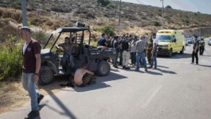 قوات الأمن الإسرائيلية في موقع شهد اشتباك بين مستوطنين وفلسطينيين بالقرب من بؤرة ’إل متان’ الاستيطانية في الضفة الغربية، 5 يوليو 2020. (Sraya Diamant / Flash90)