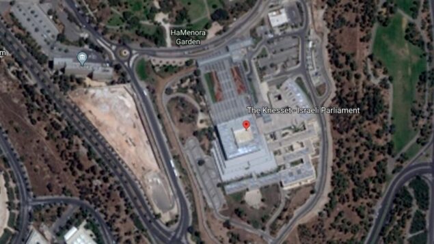 لقطة شاشة لمبنى الكنيست في القدس كما يظهر على ’غوغل إيرث’. (Google Earth)