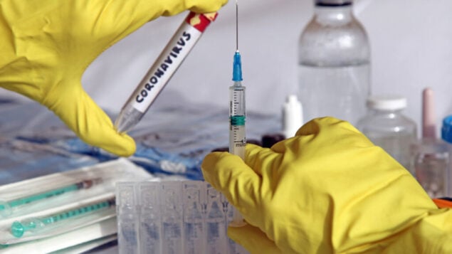 صورة توضيحية: العمل على لقاح فيروس كورونا. (iStock)