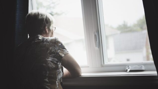 صورة توضيحية لامرأة وحيدة. (LSO photo/iStock/Getty images)