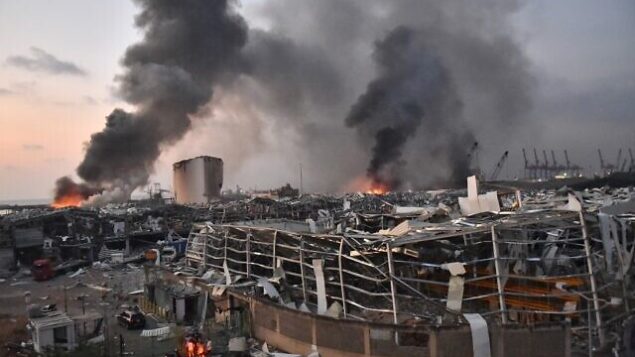 صورة من موقع انفجار في مرفأ بيروت، 4 أغسطس، 2020. (STR / AFP) صورة من موقع انفجار في مرفأ بيروت، 4 أغسطس، 2020. (STR / AFP)