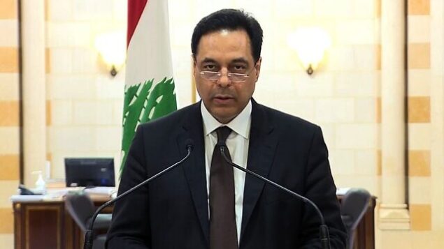 لقطة شاشة من شبكة تلفزيون لبنان العامة Tele Liban في 10 أغسطس 2020، تظهر رئيس الوزراء حسان دياب يعلن استقالة حكومته وسط غضب شعبي من الانفجار الدامي في مرفأ بيروت (Télé Liban / AFP) لقطة شاشة من شبكة تلفزيون لبنان العامة Tele Liban في 10 أغسطس 2020، تظهر رئيس الوزراء حسان دياب يعلن استقالة حكومته وسط غضب شعبي من الانفجار الدامي في مرفأ بيروت (Télé Liban / AFP)
