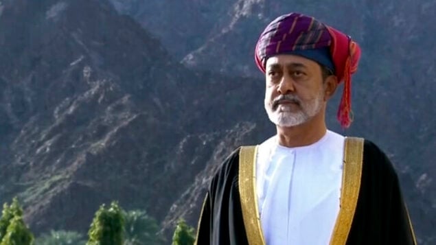 هذه الصورة مأخوذة من مقطع فيديو يظهر فيه السلطان العماني الجديد هيثم بن طارق آل سعيد خارج مجلس العائلة المالكة في مسقط، سلطنة عمان ، 11 يناير، 2020. (Oman TV via AP) هذه الصورة مأخوذة من مقطع فيديو يظهر فيه السلطان العماني الجديد هيثم بن طارق آل سعيد خارج مجلس العائلة المالكة في مسقط، سلطنة عمان ، 11 يناير، 2020. (Oman TV via AP)